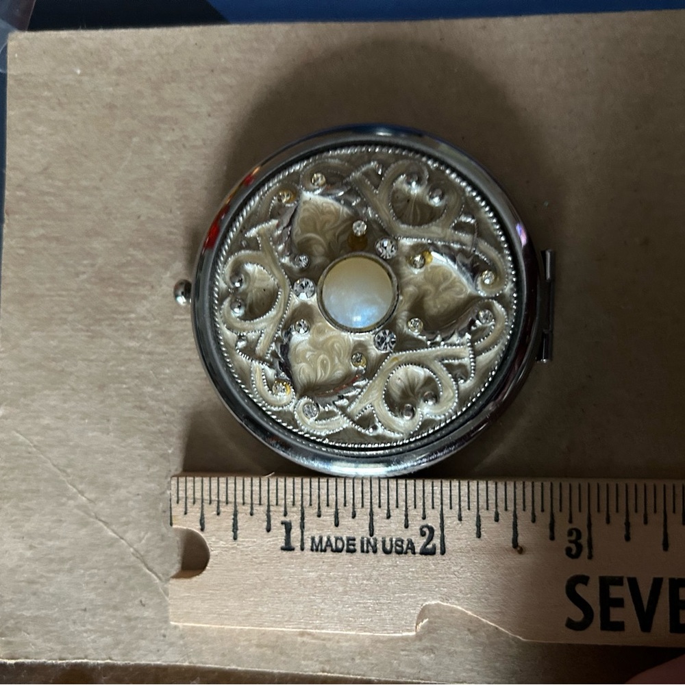 Dual Compact Mirror - Picture 3 of 5